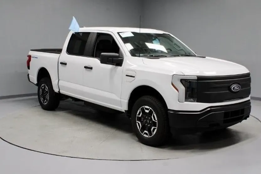 2022 Ford F-150 Lightning photo 1