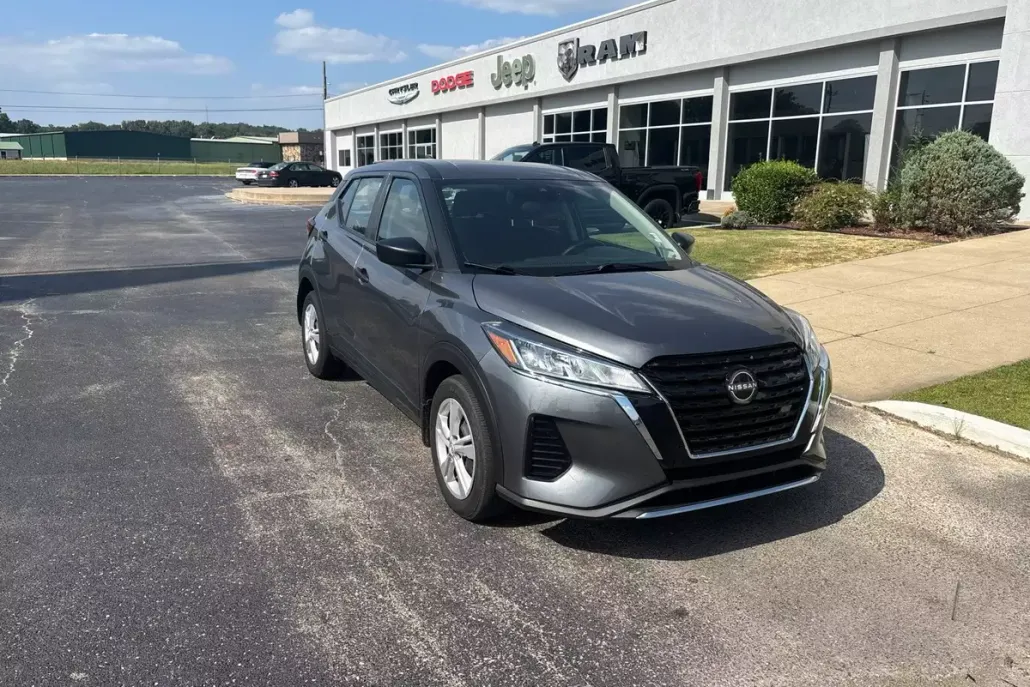 2024 Nissan Kicks S photo 1