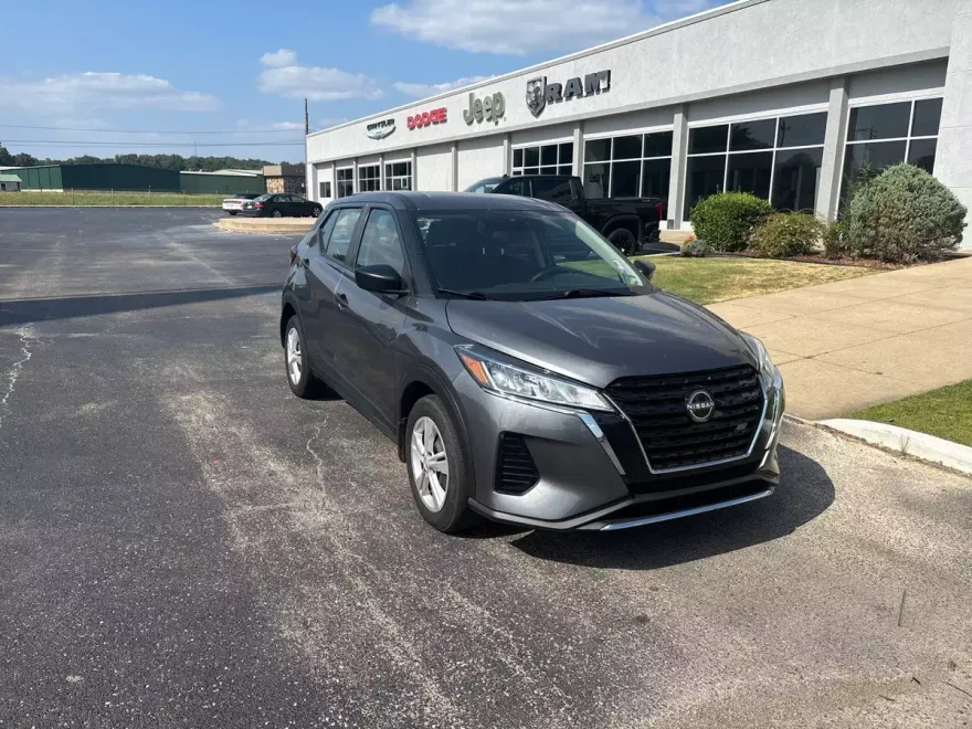 2024 Nissan Kicks S photo 1