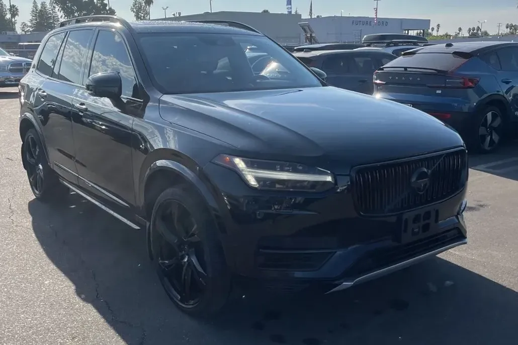 2018 Volvo XC90 T8 Momentum photo 1