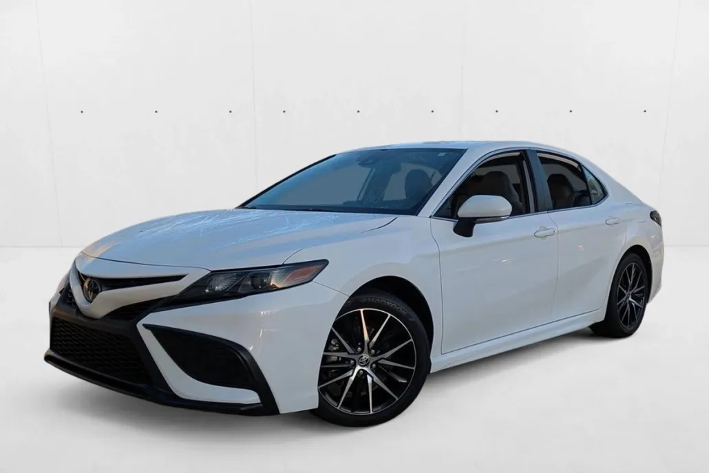 2024 Toyota Camry SE photo 1