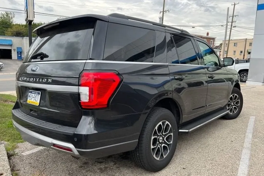 2022 Ford Expedition XLT photo 1