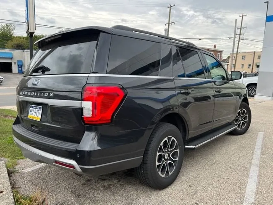 2022 Ford Expedition XLT photo 1