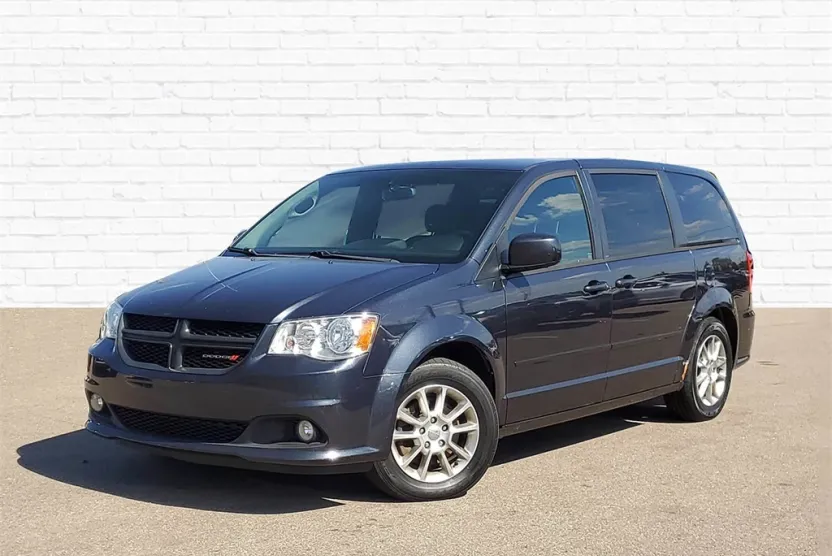 2013 Dodge Grand Caravan R/T photo 1