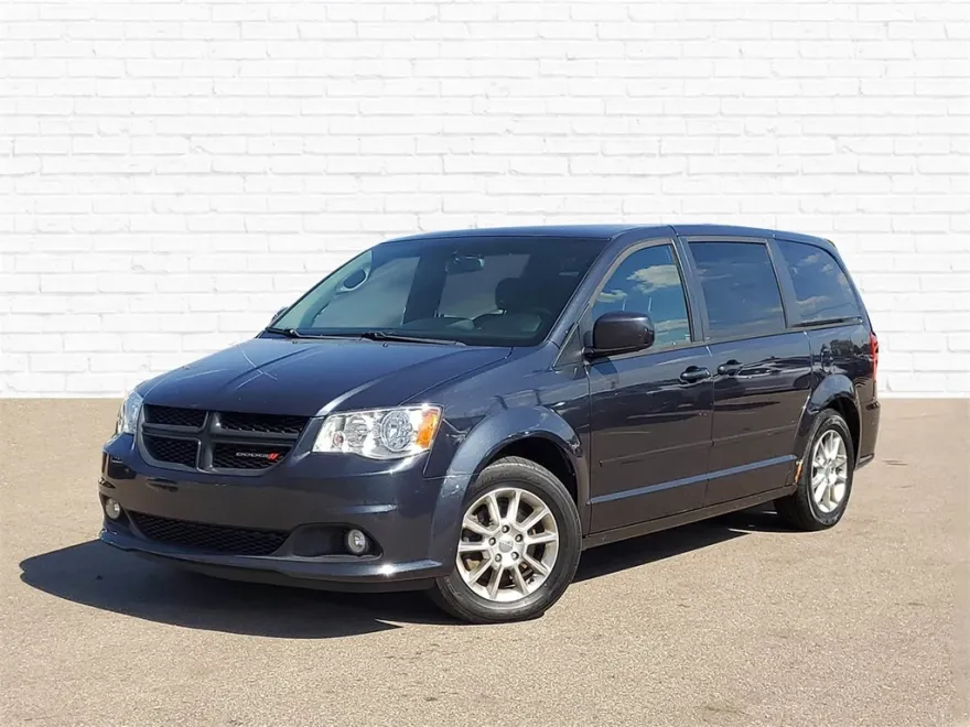 2013 Dodge Grand Caravan R/T photo 1