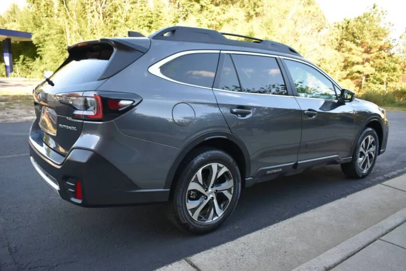 2022 Subaru Outback Limited photo 1