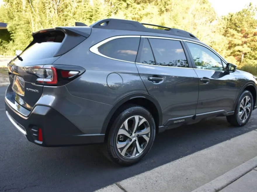 2022 Subaru Outback Limited photo 1