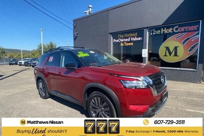 2022 Nissan Pathfinder SL photo 1