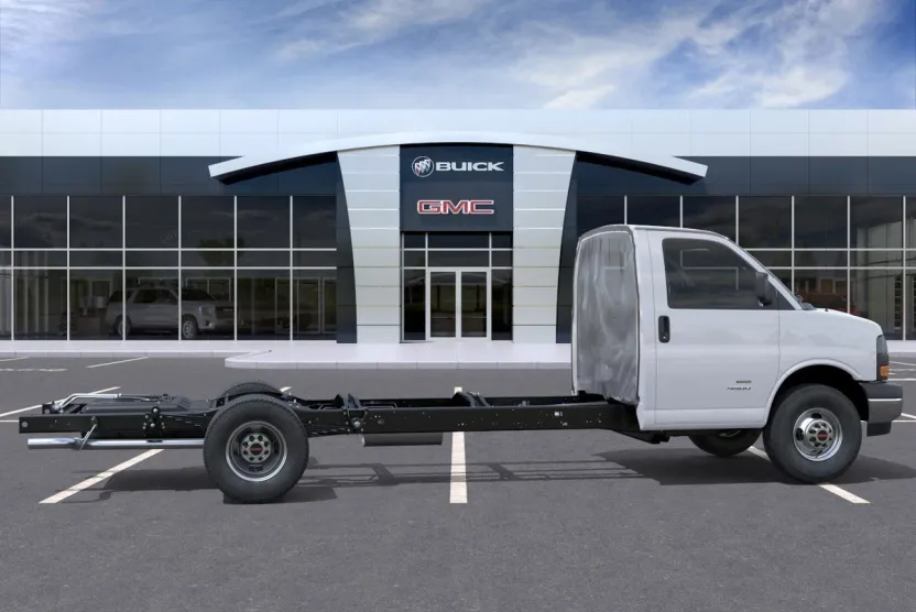 2025 Gmc Savana Cutaway 3500 photo 1