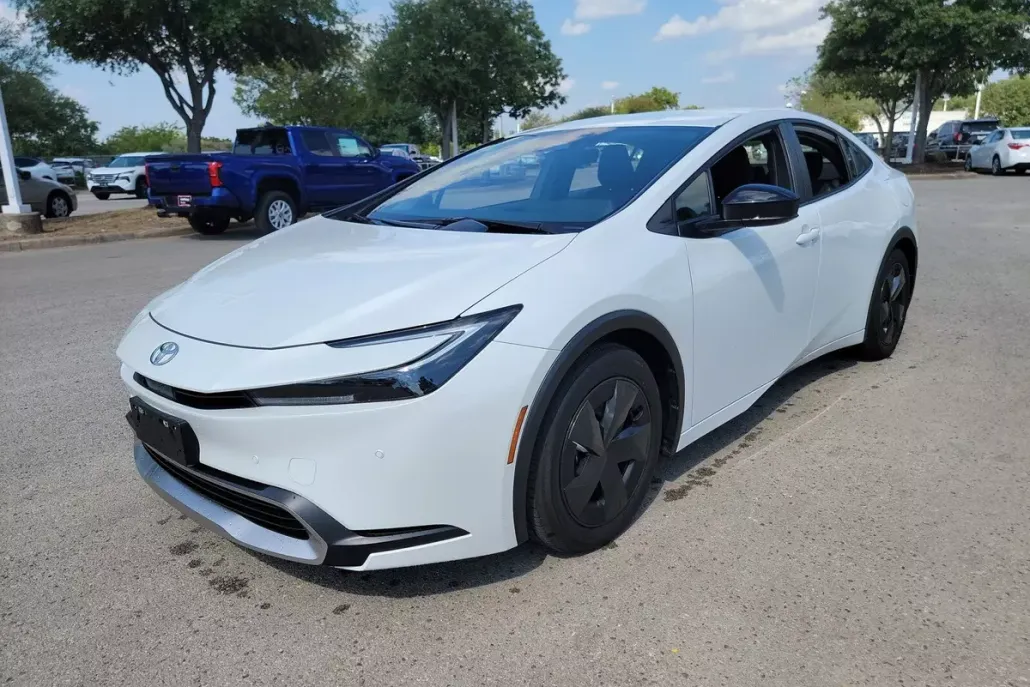 2025 Toyota Prius Plug-in Hybrid SE photo 1