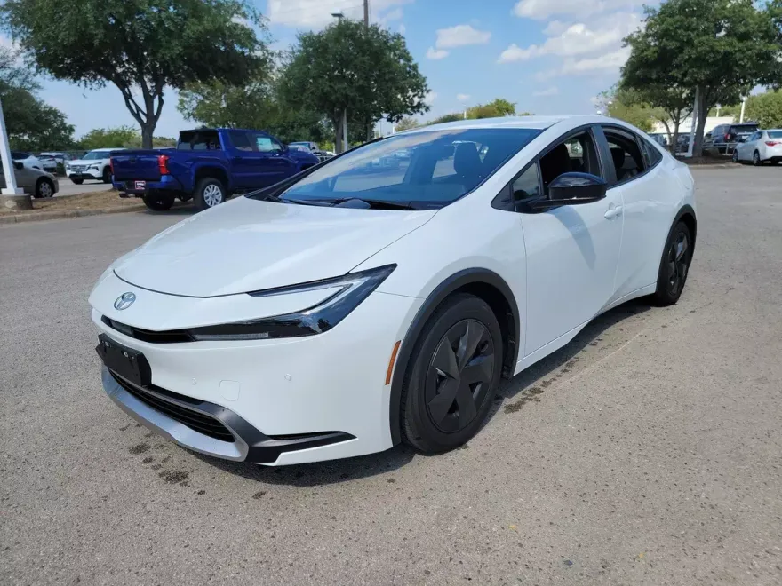 2025 Toyota Prius Plug-in Hybrid SE photo 1