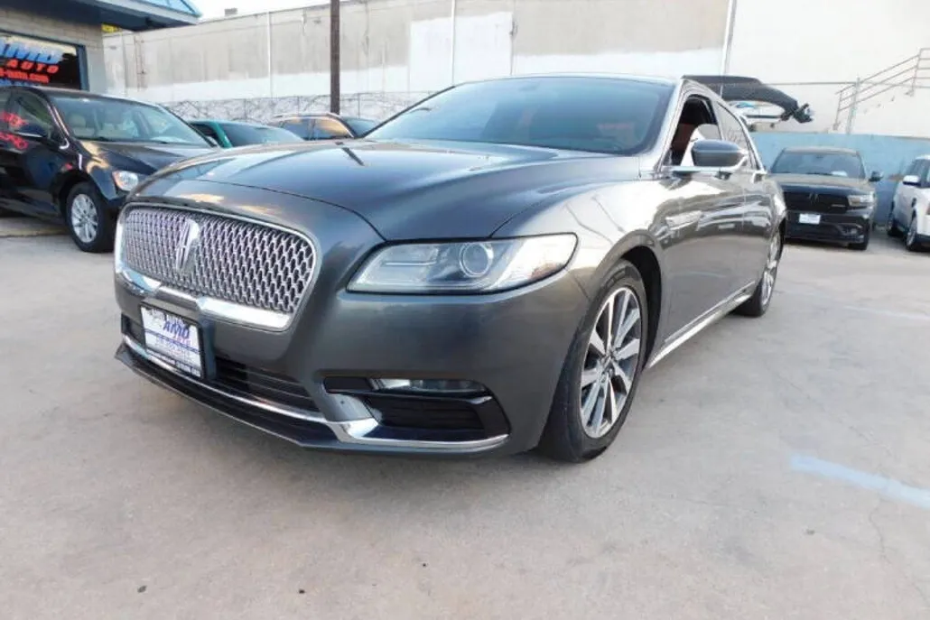 2017 Lincoln Continental Premiere photo 1
