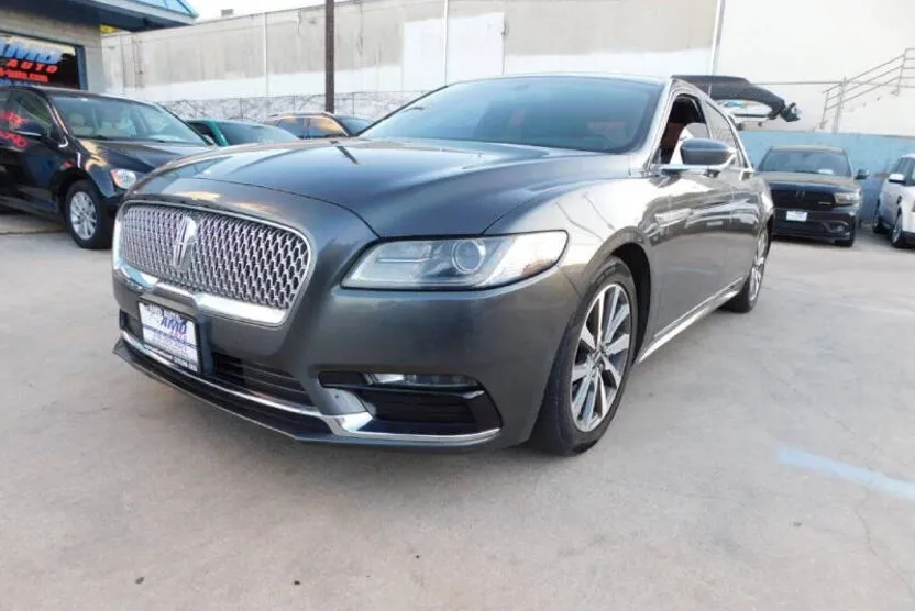 2017 Lincoln Continental Premiere photo 1