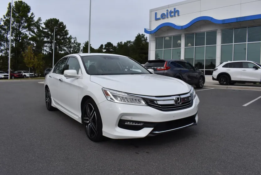 2016 Honda Accord Touring photo 1