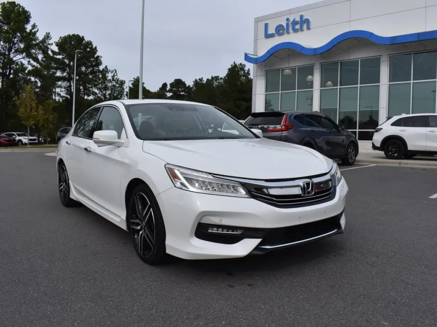 2016 Honda Accord Touring photo 1