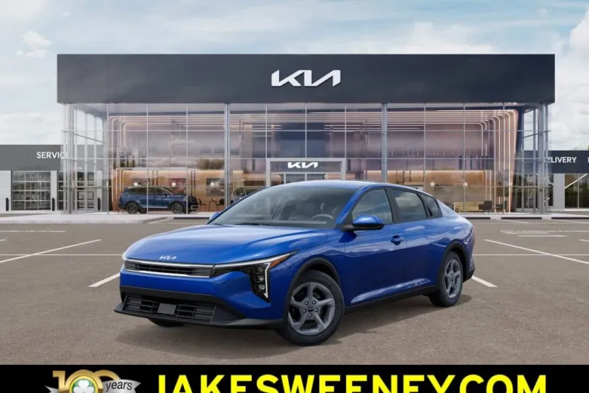 2025 Kia K4 LXS photo 1