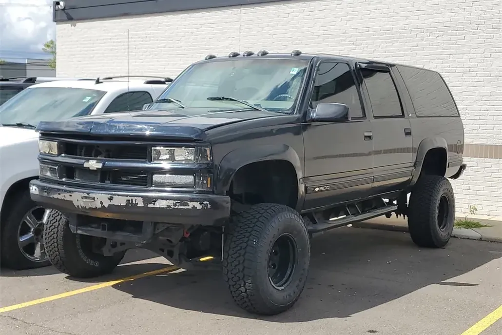 1997 Chevrolet Suburban 1500 Base photo 1