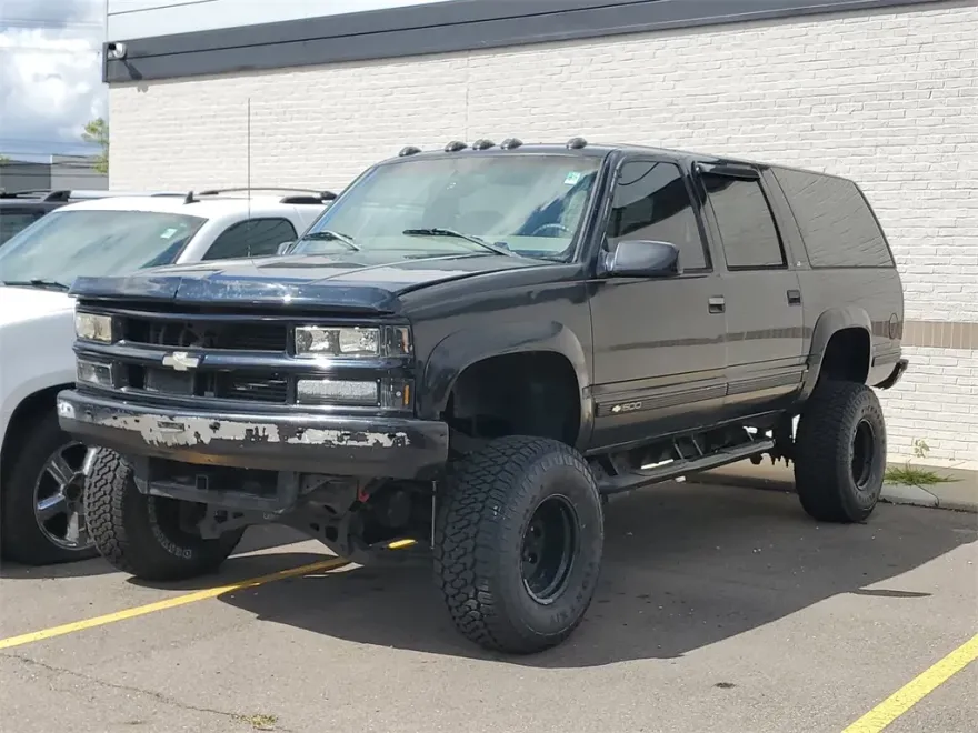 1997 Chevrolet Suburban 1500 Base photo 1