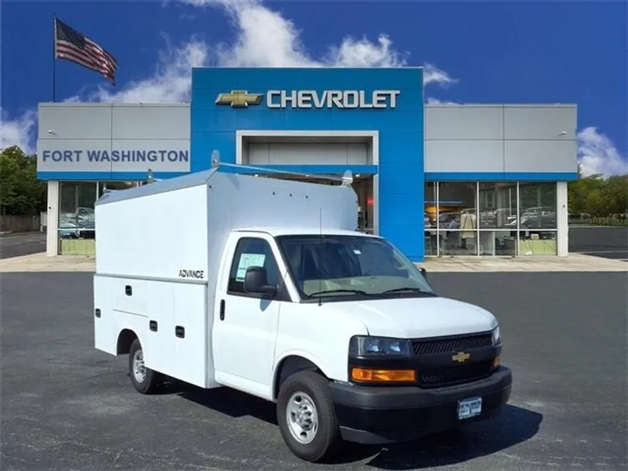 2025 Chevrolet Express Cutaway 3500 photo 1