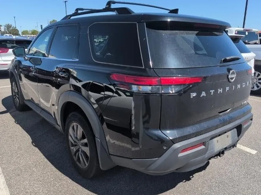 2022 Nissan Pathfinder SV photo 1