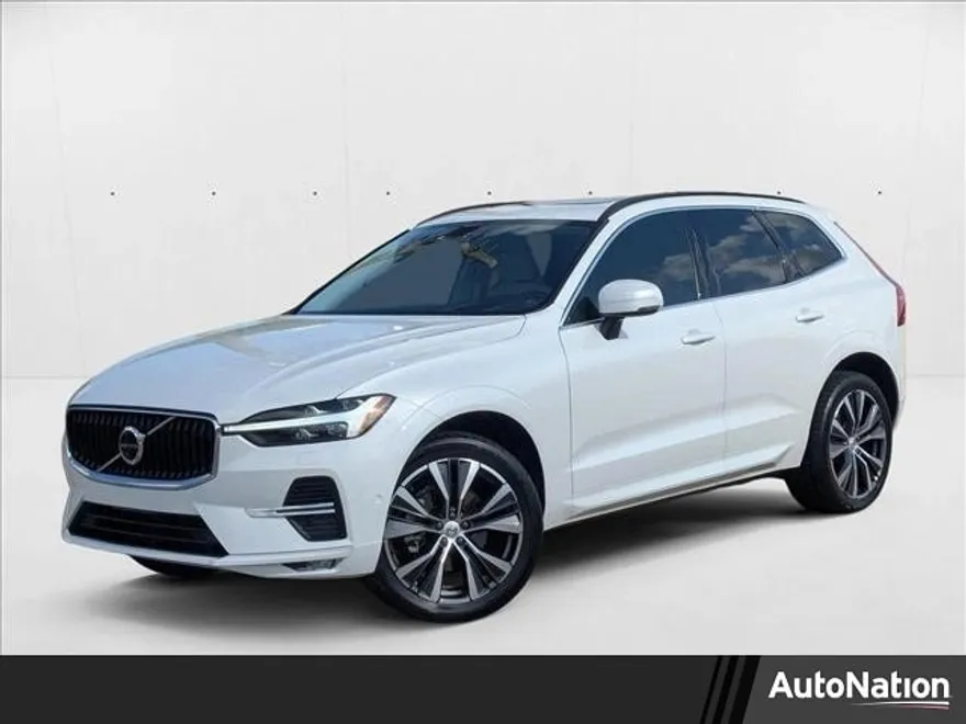 2022 Volvo XC60 B5 Momentum photo 1