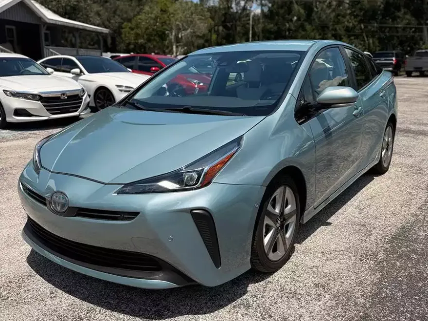 2019 Toyota Prius XLE photo 1