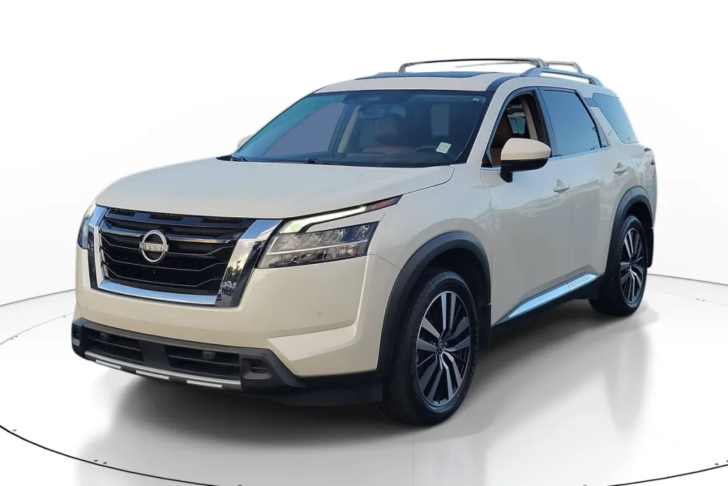 2023 Nissan Pathfinder Platinum photo 1