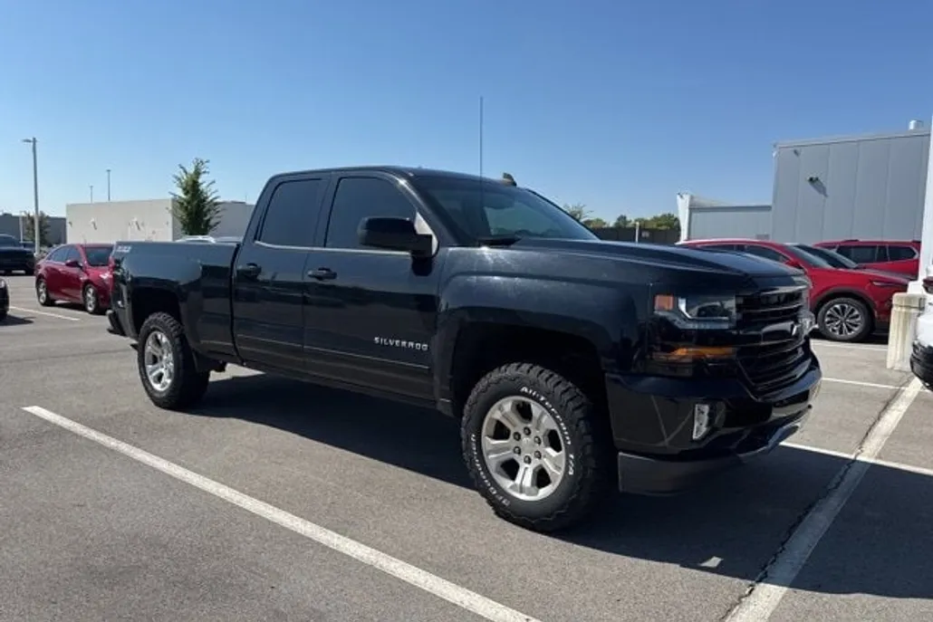 2016 Chevrolet Silverado 1500 LT photo 1