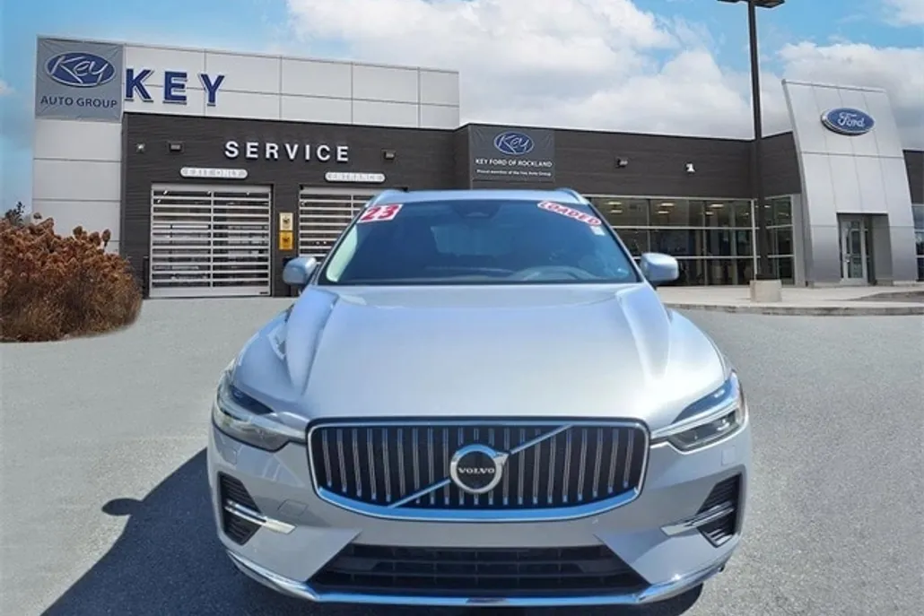 2023 Volvo XC60 B5 Plus photo 1