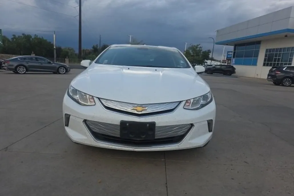 2018 Chevrolet Volt LT photo 1