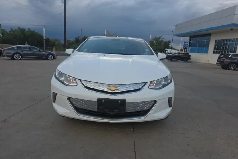 2018 Chevrolet Volt LT photo 1
