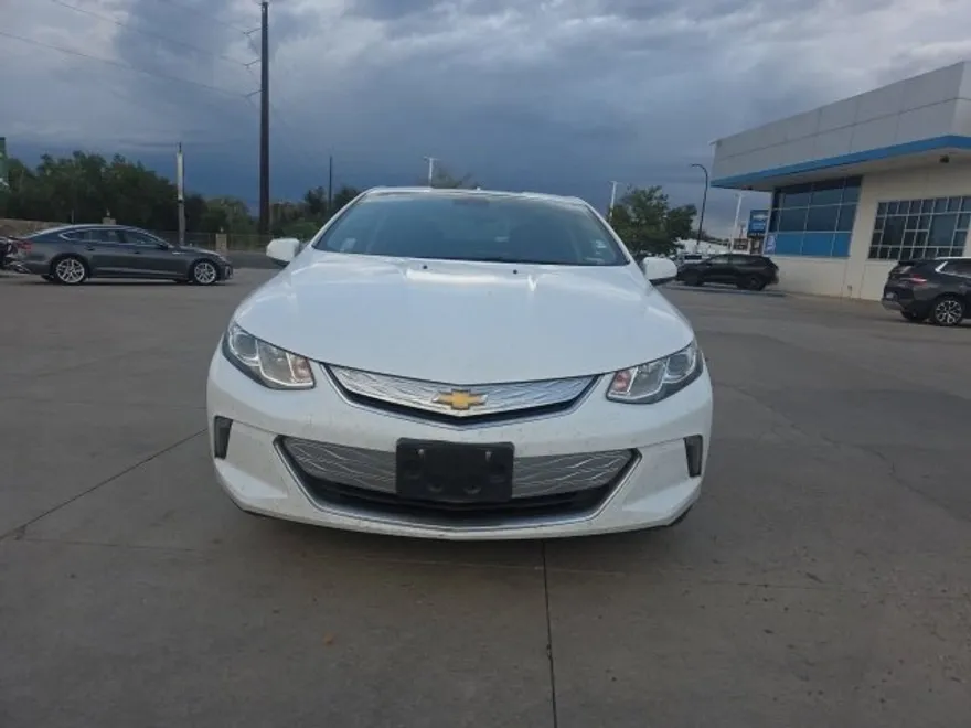 2018 Chevrolet Volt LT photo 1