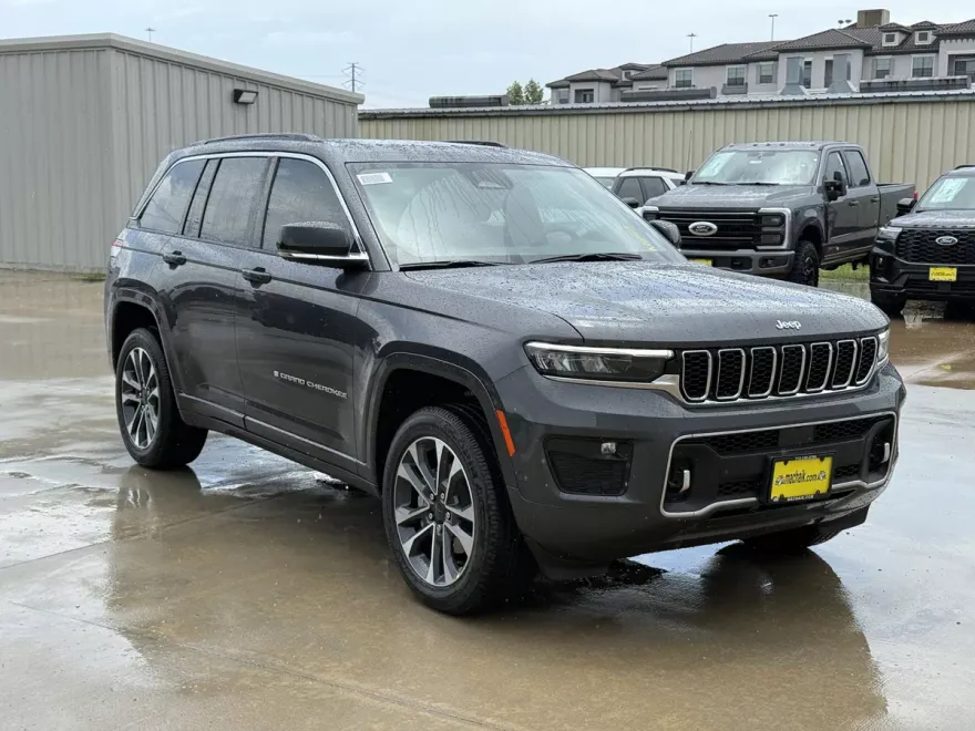 2025 Jeep Grand Cherokee Overland photo 1