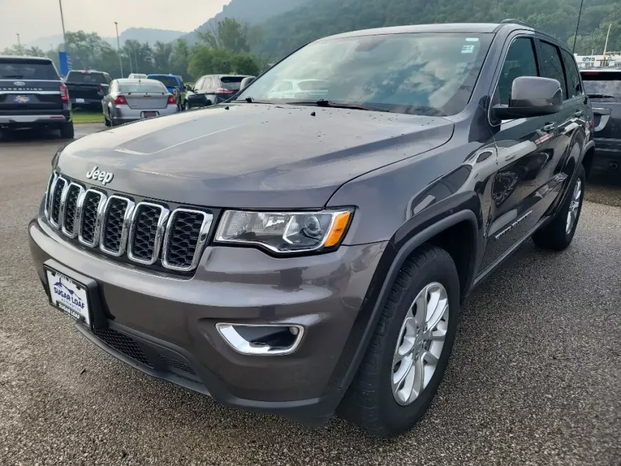 2021 Jeep Grand Cherokee Laredo photo 1