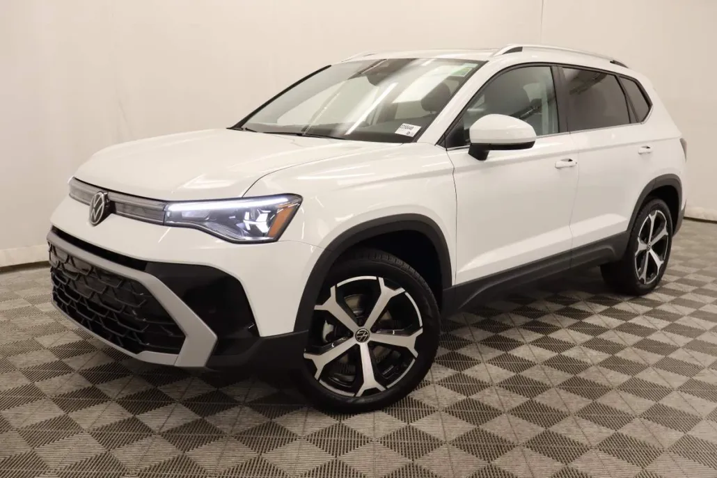 2025 Volkswagen Taos SEL photo 1