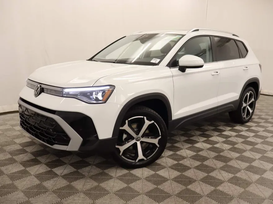2025 Volkswagen Taos SEL photo 1
