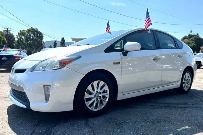 2014 Toyota Prius Plug-in photo 1