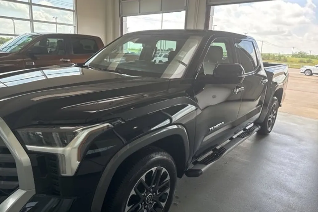 2022 Toyota Tundra Limited photo 1
