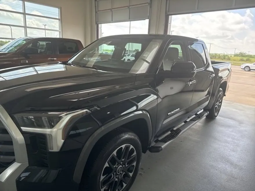 2022 Toyota Tundra Limited photo 1