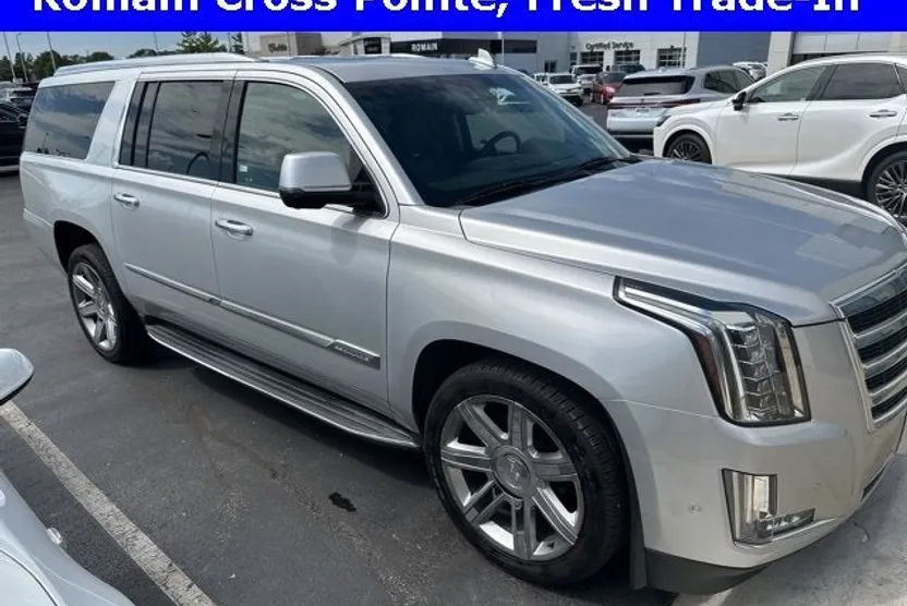2020 Cadillac Escalade ESV Luxury photo 1