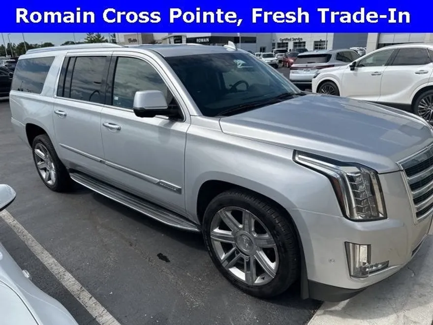 2020 Cadillac Escalade ESV Luxury photo 1