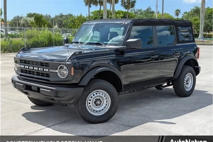 2025 Ford Bronco Base photo 1