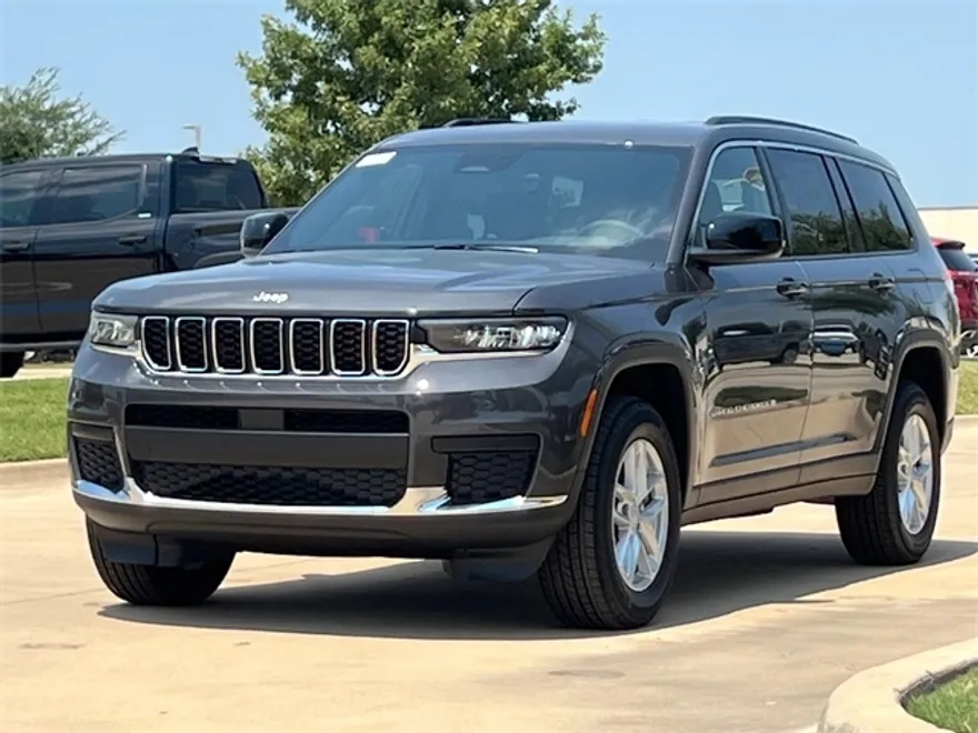 2025 Jeep Grand Cherokee Laredo photo 1