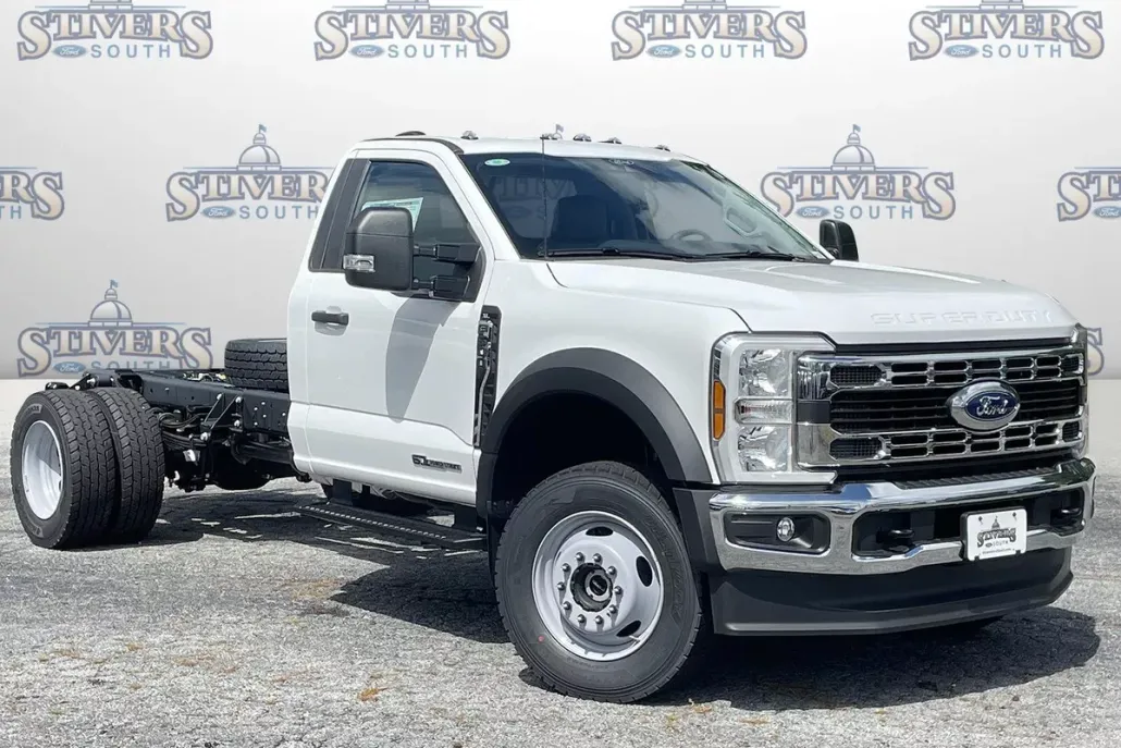 2025 Ford F-600 photo 1