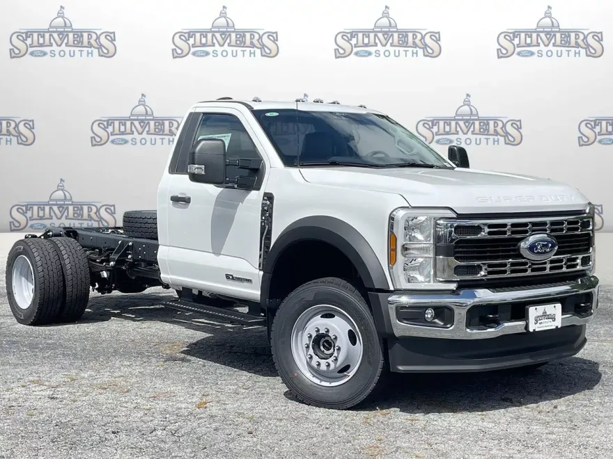 2025 Ford F-600 photo 1