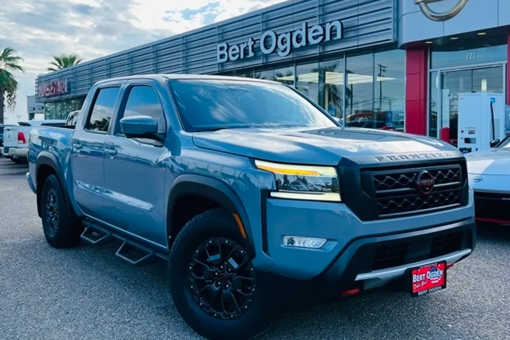 2023 Nissan Frontier PRO-X photo 1
