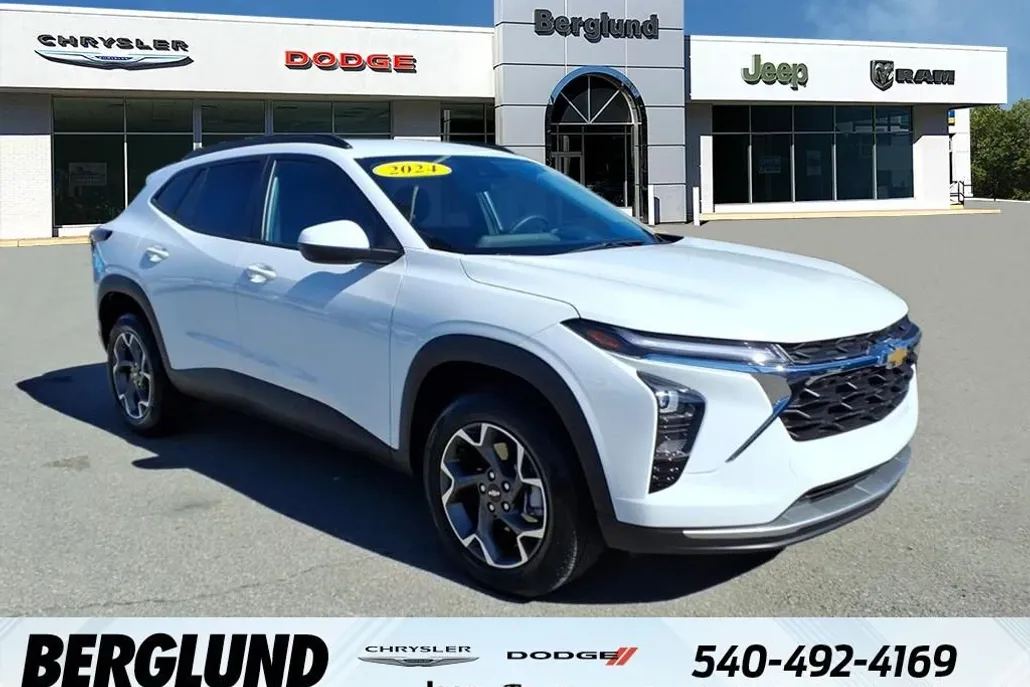 2024 Chevrolet Trax LT photo 1