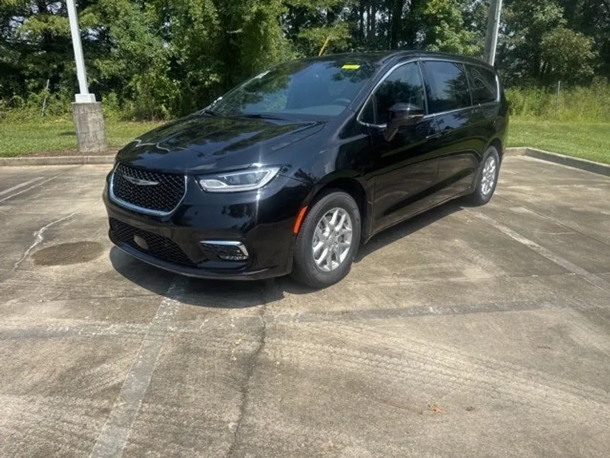 2026 Chrysler Pacifica photo 1