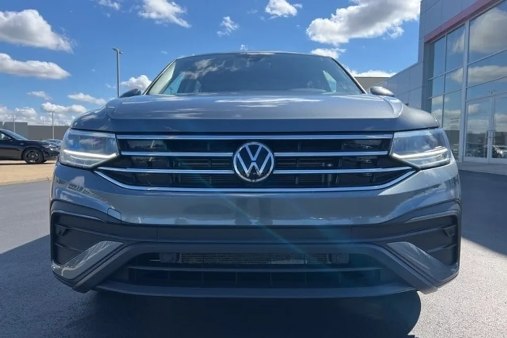 2022 Volkswagen Tiguan SE photo 1