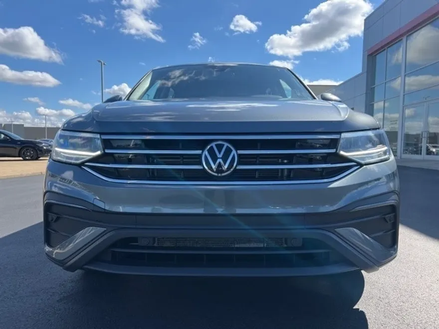 2022 Volkswagen Tiguan SE photo 1